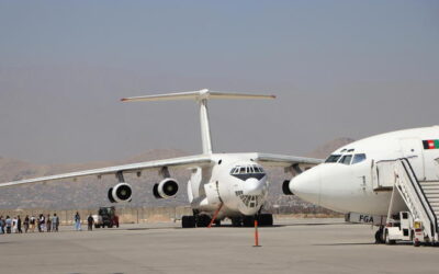 Talebani danno via libera partenza 200 stranieri da Kabul