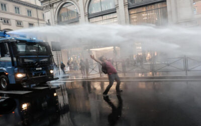 Scontri al corteo No pass a Roma.