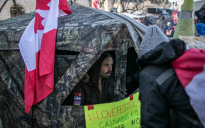 Ottawa paralizzata dai no-vax e ora il governo valuta lo stato di emergenza