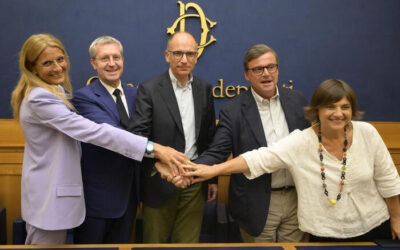 Letta stai sereno: l`ammucchiata a sinistra non ti farà dormire