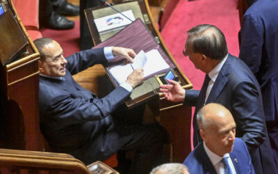 Bufera sull’appunto di Berlusconi. Meloni al Cav: ‘Non sono ricattabile’