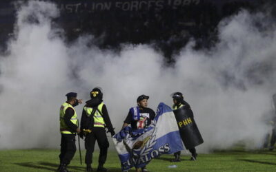 Indonesia: scontri dopo partita calcio, almeno 129 morti