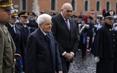 Mattarella e Crosetto depongono corona alla tomba del milite ignoto