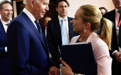 Biden chiama Meloni, la premier attesa a Kiev per vedere Zelensky