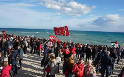 Migranti, a Cutro un corteo di 5mila persone dopo il naufragio: “Fermiamo la strage”