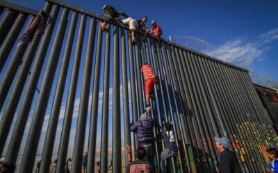 D-Day dei migranti, caos e paura al confine col Messico