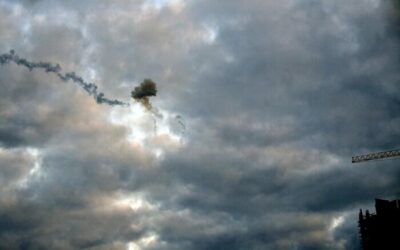 Zelensky riunisce lo stato maggiore, massiccio attacco su Kiev