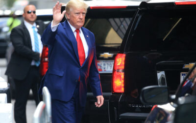 “Offro a tutti”. Poi Trump lascia il ristorante senza pagare