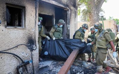 Oltre 1.200 morti in Israele. Orrore in un kibbutz: ‘Neonati decapitati’. Verso l’offensiva totale