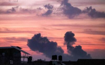 Hamas, attacchi israeliani nella notte: 30 morti. Riprendono i razzi da Gaza, centrato un edificio a Sderot