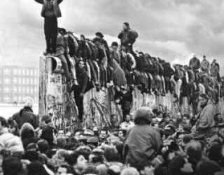 34° ANNIVERSARIO DELLA CADUTA DEL MURO DI BERLINO NOTTE 9/10 NOVEMBRE 1989