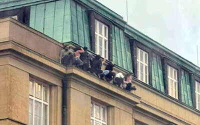 Il killer di Praga su telegram: ‘Voglio sparare a una scuola e uccidermi’. Quindici le vittime