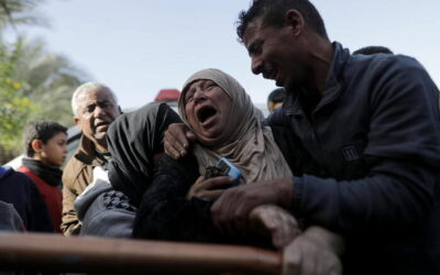 Rinviato il voto al Consiglio di sicurezza dell’Onu sulla risoluzione a Gaza. Israele propone due settimane di tregua per gli ostaggi. Il Papa invia l’elemosiniere