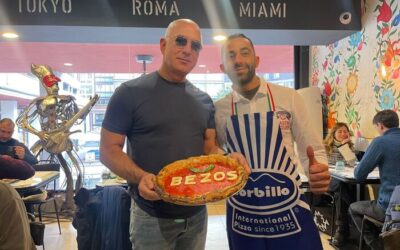 Jeff Bezos a Milano, pizza con famiglia da Sorbillo