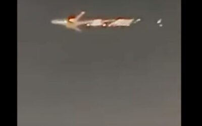 Aereo in fiamme sorvola Miami, panico e atterraggio d’emergenza