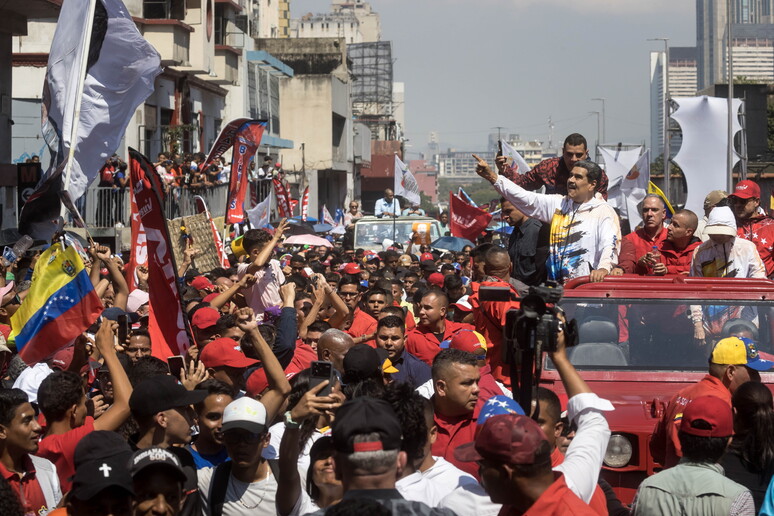 Oppositore di Maduro si iscrive all’ultimo minuto alle elezioni