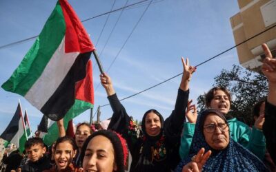 Medio oriente, Israele: ‘La tregua in vigore dalle 10.15’. Media: ‘Hamas consegna le prime tre donne rapite alla Croce Rossa’