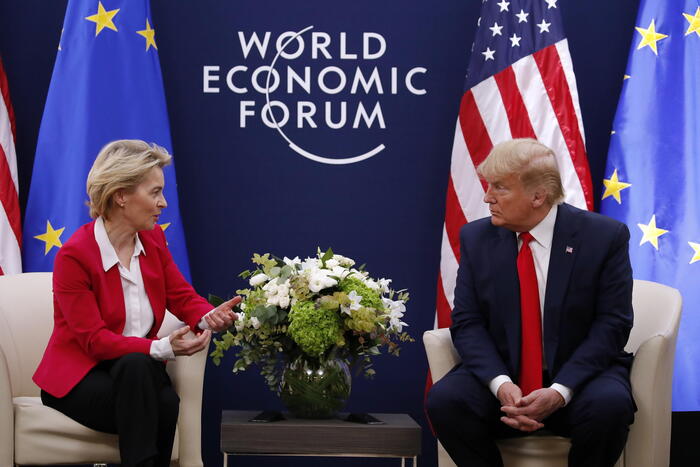Trump minaccia dazi al 50% dal primo giugno all’Ue, scivolano le Borse. Apple brucia 100 miliardi di valore