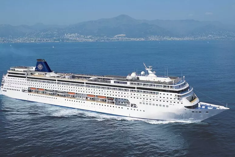Ponza, in avaria nave con 8.500 a bordo