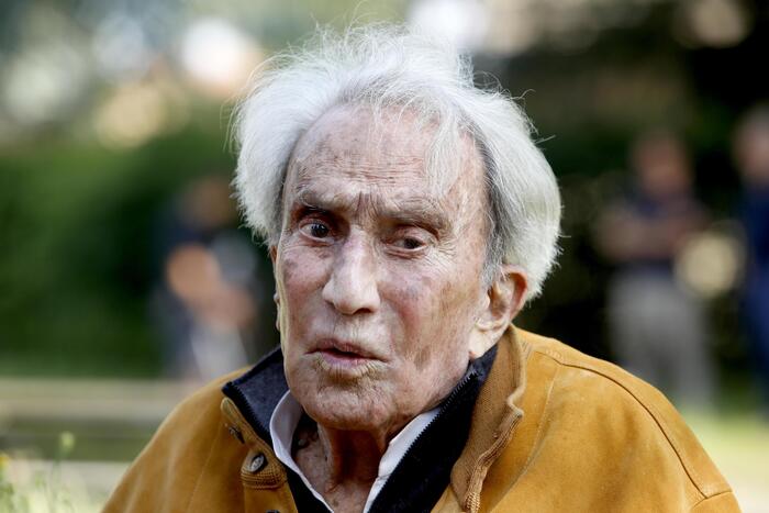Emilio Fede morto, il suo forte legame con Napoli: dalla moglie Diana all’arresto sul lungomare