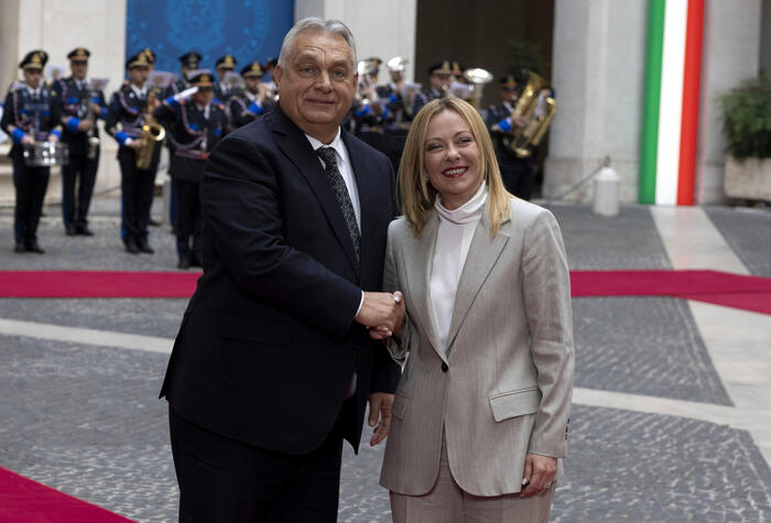 Meloni riceve Orban a Palazzo Chigi