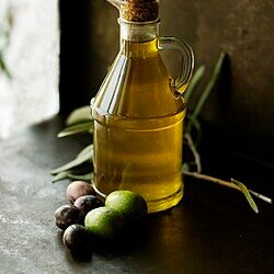 Dall’olio all’uva: tutti gli alimenti che pagheremo di più a causa del caldo