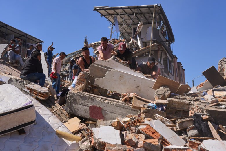 Terremoto 7.4 Richter in Colombia, centinaia di morti e dispersi. Proclamato lo stato di emergenza