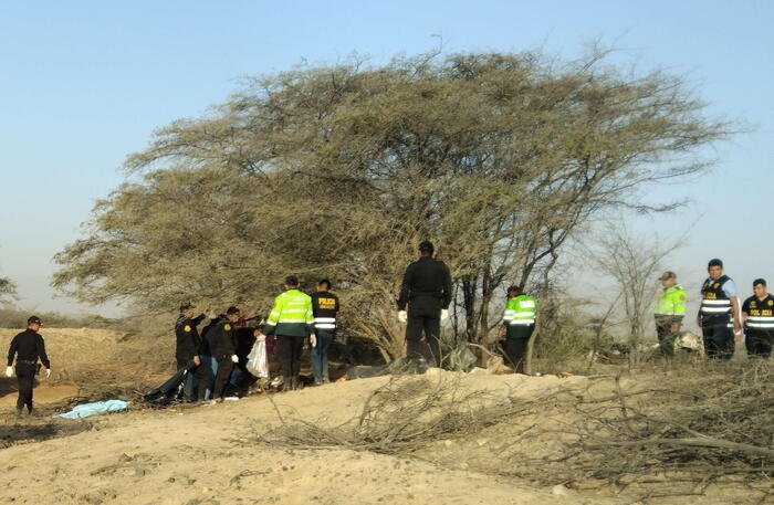 Tragedia in Perù, aereo turistico precipita a Nazca: 13 morti, tra le vittime 7 italiani