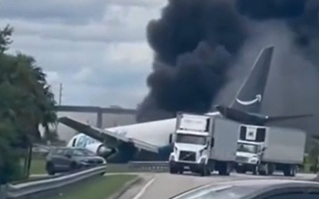 Aereo cargo Amazon fuori pista a Miami, 5 morti e 5 feriti: aperta un’indagine
