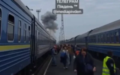 Ucraina, la guerra sfiora la Polonia: drone su un treno al confine. Minacciato anche un mezzo con delegati europei